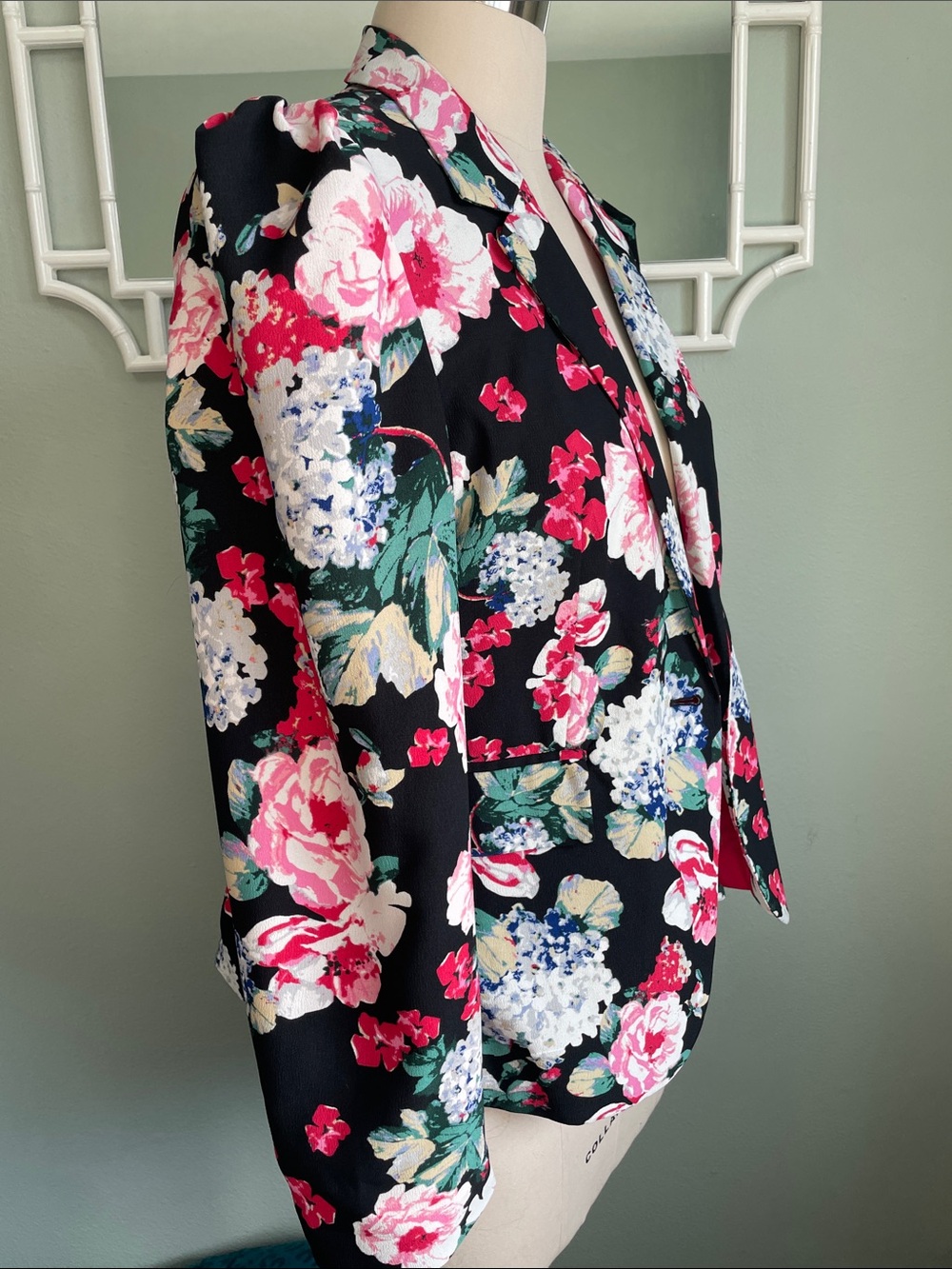 Who What Wear Black Floral Blazer with Pink Lining - Picture 4 of 5